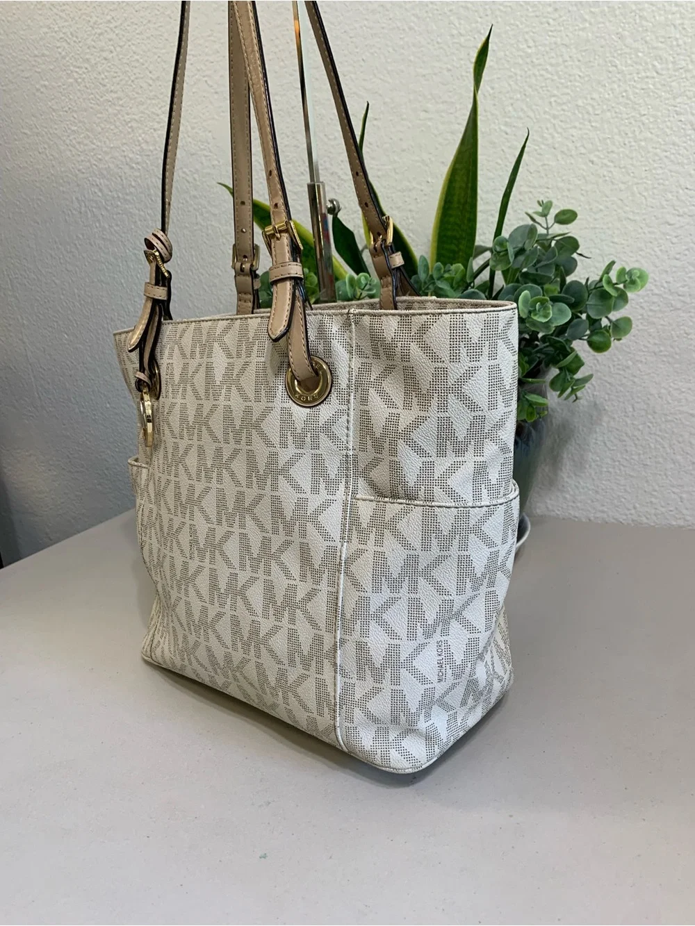 👜💕 Michael Kors Beige Signature MK Logo Tote with Tan Straps